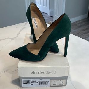 Charles David Emerald Green Suede Heels. Size 8 NIB!
